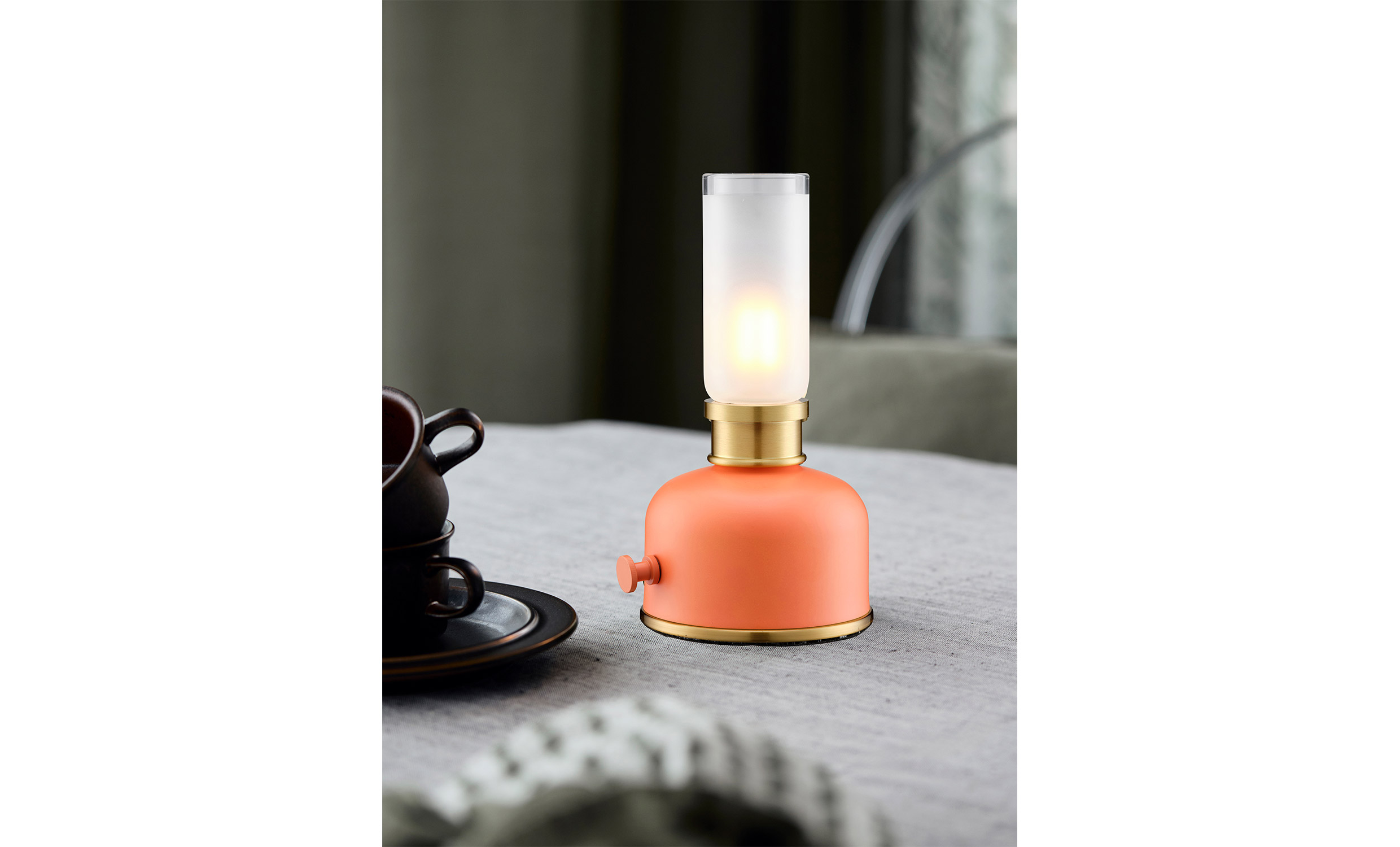 FRIDA Bordslampa Laddbar Orange