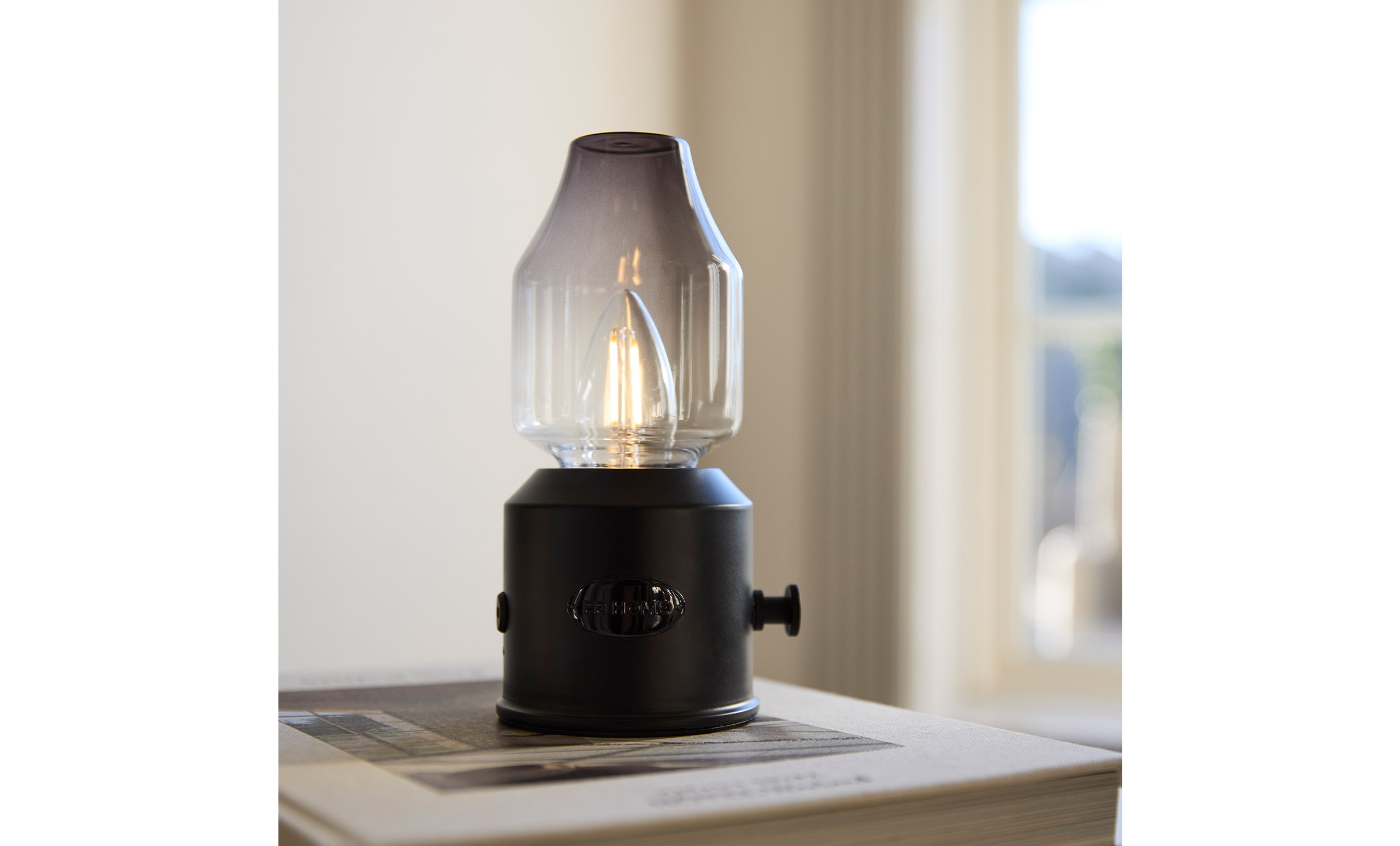 LYSTRA Lampa Laddbar Smoky