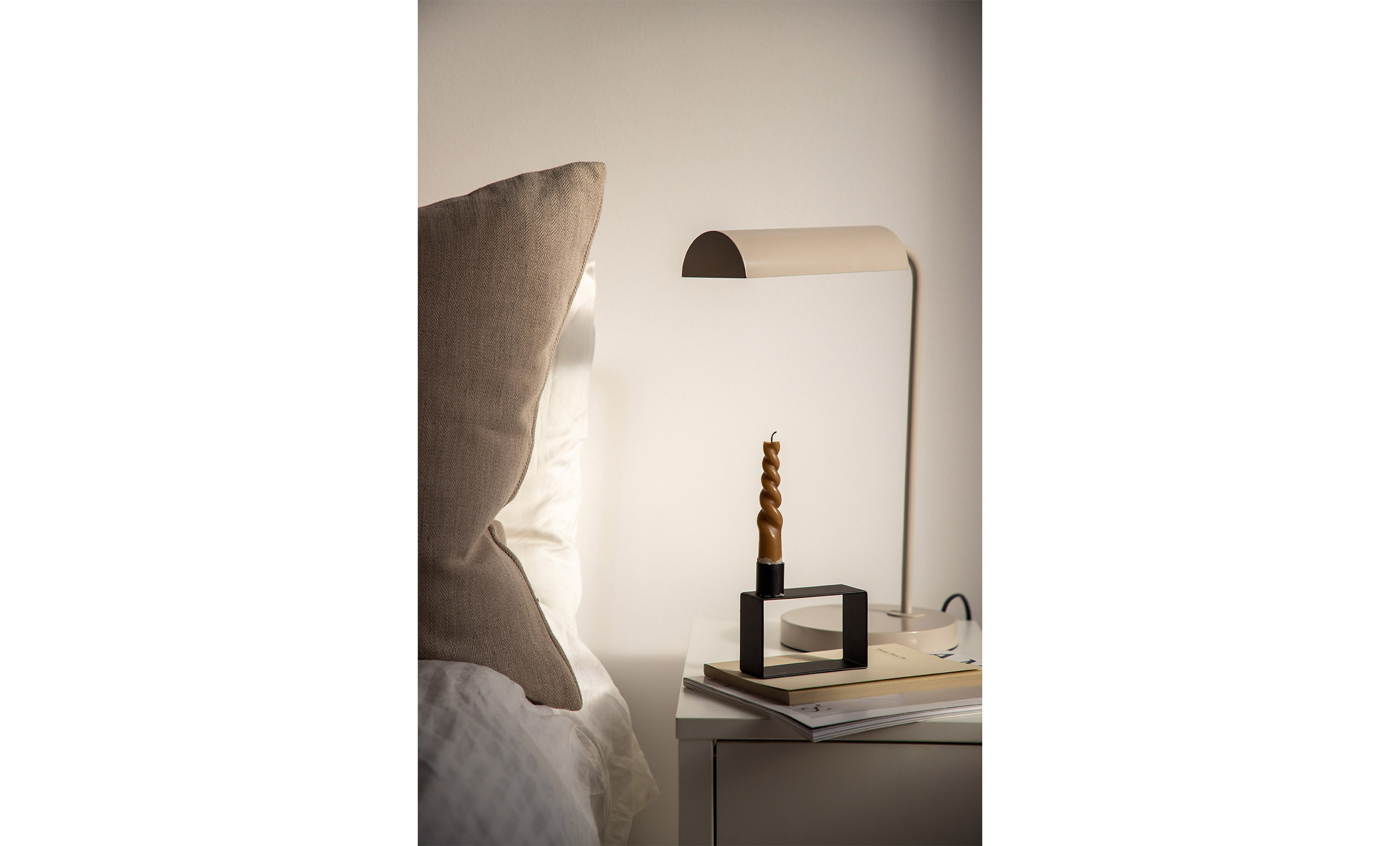 DELLA Bordslampa Beige