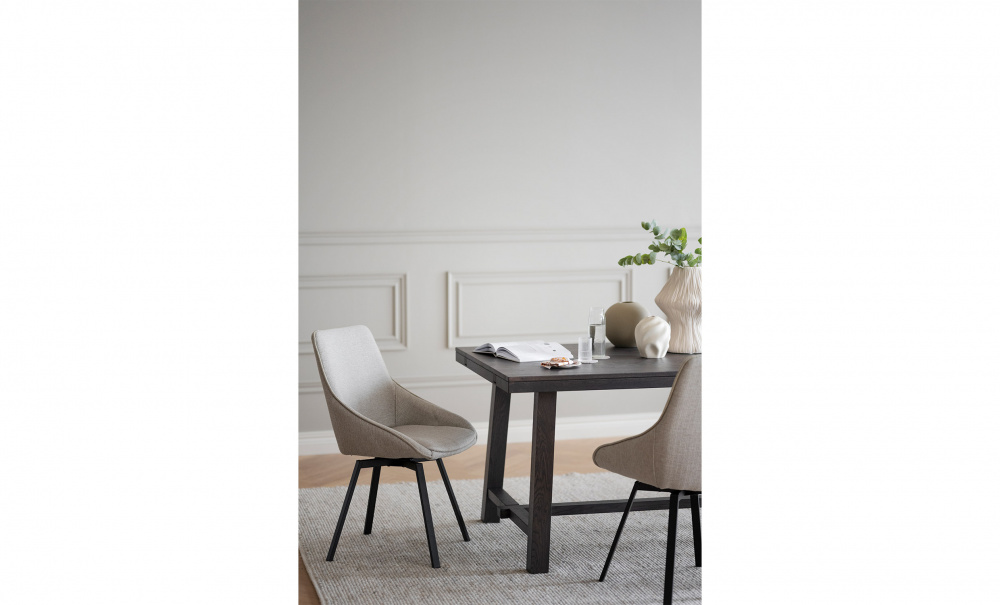 ALISON Snurrstol Beige/Svart i gruppen Matplats / Sittmbler / Stolar hos SoffaDirekt.se (118063)