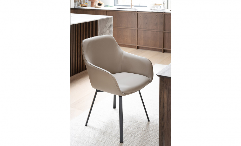 ALISON Karmstol Snurr Beige/Svart i gruppen Matplats / Sittmbler / Stolar hos SoffaDirekt.se (118147)