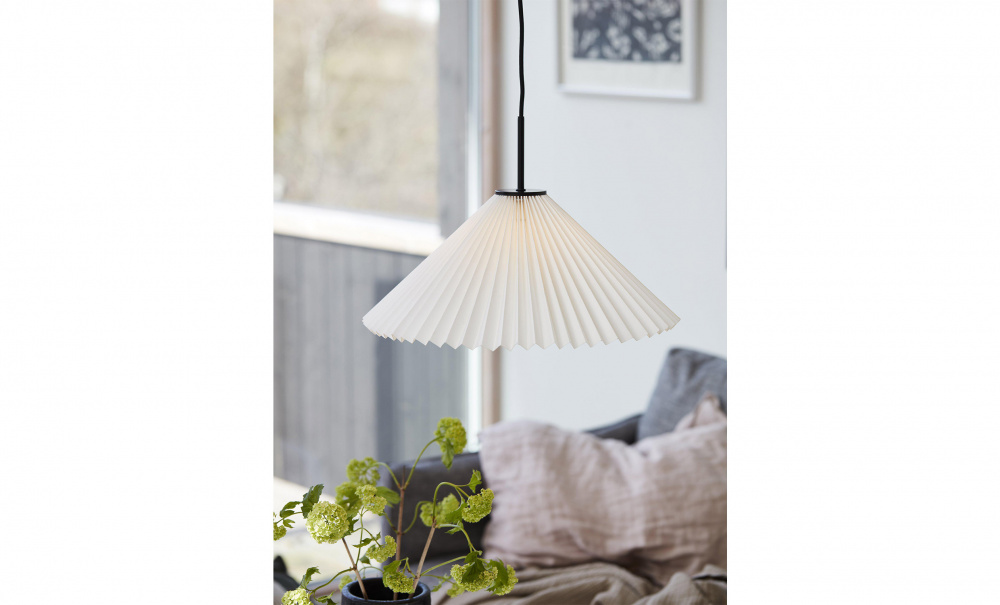 POLLY Taklampa 45cm Vit i gruppen Belysning / Lampor / Taklampor hos SoffaDirekt.se (3504510)