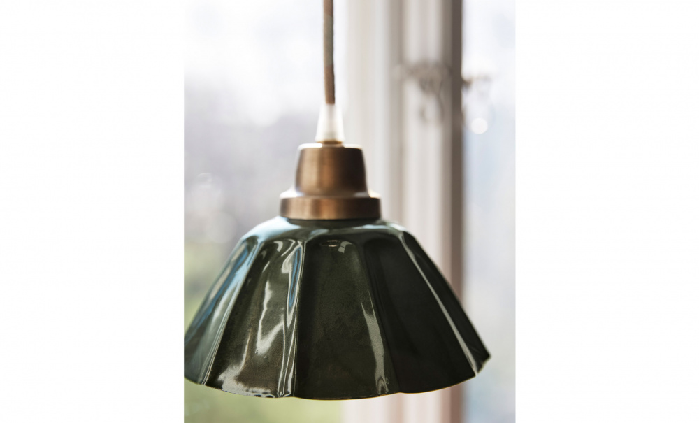 ESTER Fnsterlampa 17cm Mrkgrn i gruppen Belysning / Lampor / Fnsterlampor hos SoffaDirekt.se (4331713)