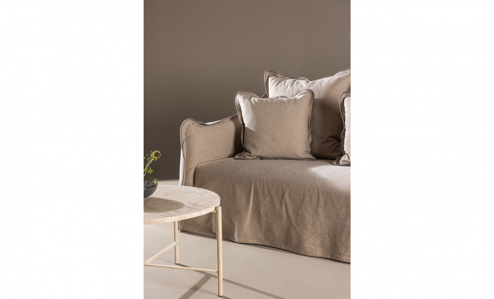 TYRA 3-sitssoffa Beige i gruppen Vardagsrum / Soffor / 3-sits soffor hos SoffaDirekt.se (61799-103)