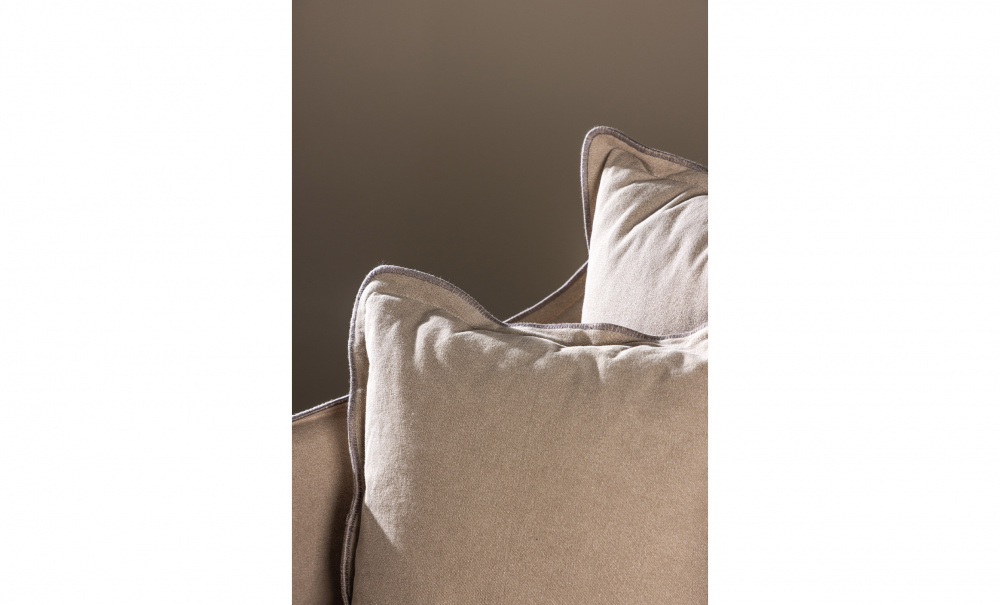 TYRA 3-sitssoffa Beige i gruppen Vardagsrum / Soffor / 3-sits soffor hos SoffaDirekt.se (61799-103)