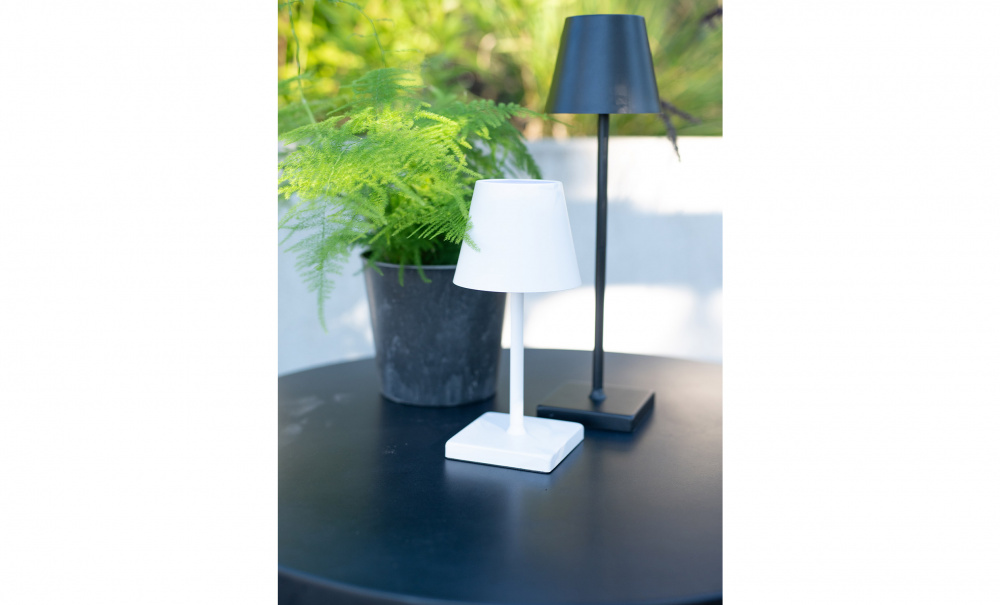 SIENA LED Bordslampa Vit i gruppen Belysning / Lampor / Bordslampor hos SoffaDirekt.se (75176)