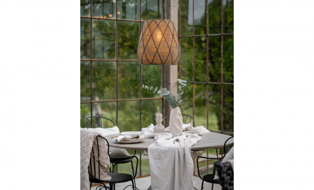 LOLLO Taklampa 38cm Natur/Svart i gruppen Belysning / Lampor / Taklampor hos SoffaDirekt.se (8038-2503)