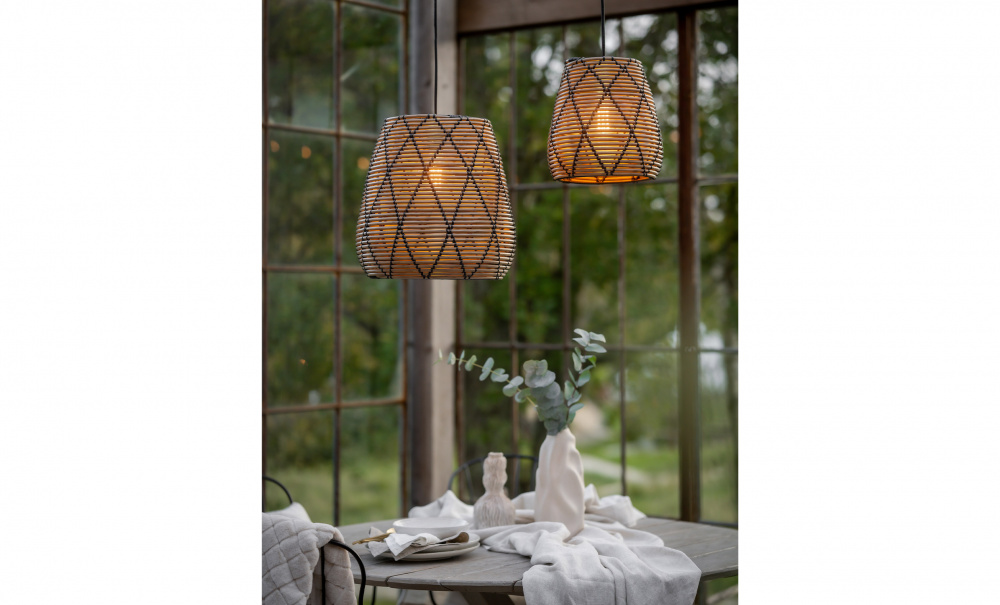 LOLLO Taklampa 38cm Natur/Svart i gruppen Belysning / Lampor / Taklampor hos SoffaDirekt.se (8038-2503)