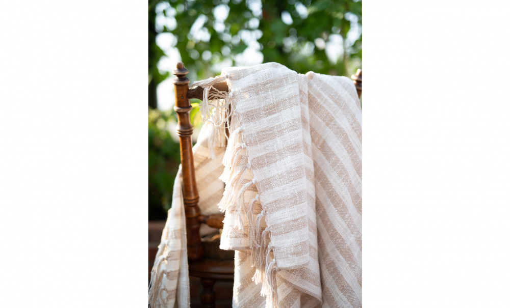 NELA Pld Rand Beige/Offwhite i gruppen Mattor & Textil / Pldar hos SoffaDirekt.se (99020)