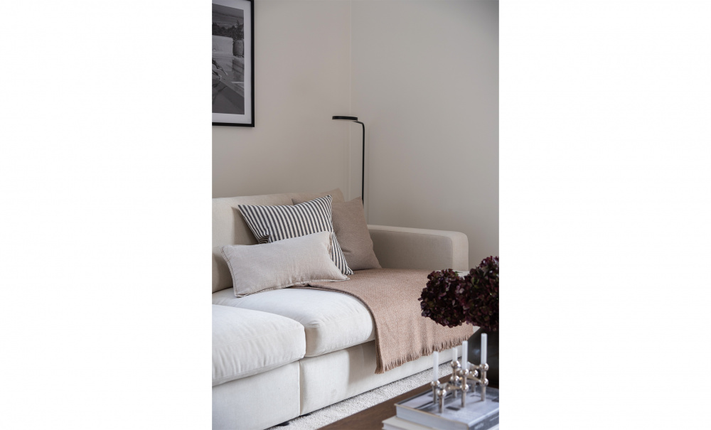 BOLNUEVO 4-sitssoffa Hel Dyna Beige i gruppen Vardagsrum / Soffor / 4-sits soffor hos SoffaDirekt.se (BOL-4S-1SCU-CON2)