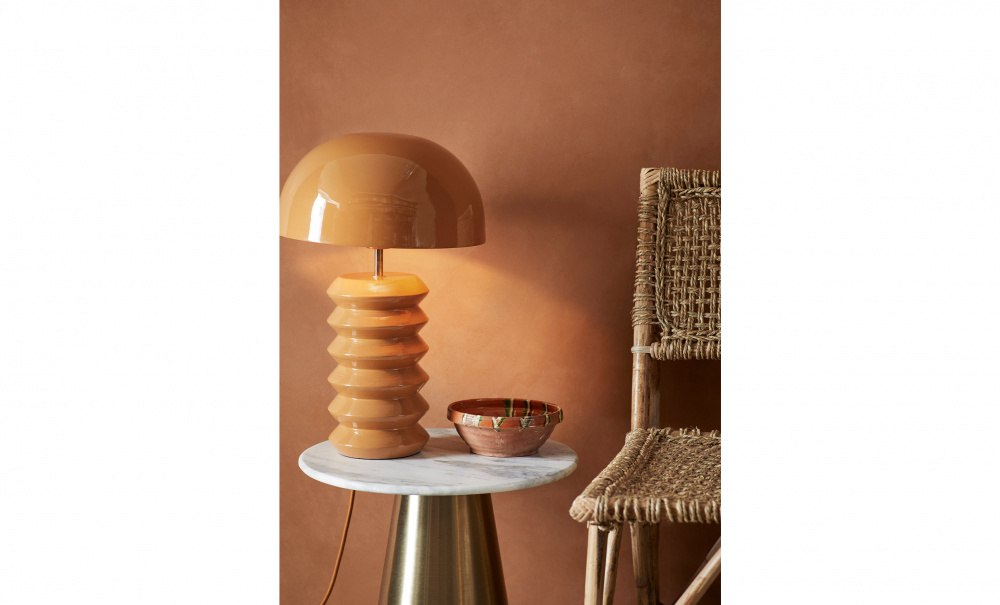 BORDSLAMPA 44cm Terracotta i gruppen Belysning / Lampor / Bordslampor hos SoffaDirekt.se (L18000T)